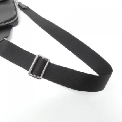 Túi đeo chéo Louis Vuitton Taiga Avenue M30443 610222