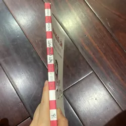 Làm người lớn , một điều huyền bí - sarah andersen - 2023 nhã nam 1026083