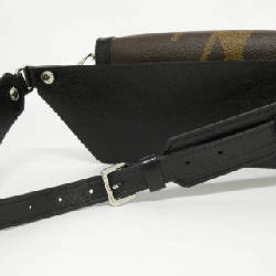 Túi đeo chéo Louis Vuitton Monogram Giant Bum Bag Dauphine M67696 611702