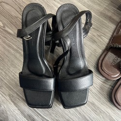 Size - 37. Giá : 100.000vnđ.đế vuông 1T-đúp mũi.Màu đen  142272