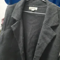 Áo khoác len dài đến gối size L. Màu xsm đen