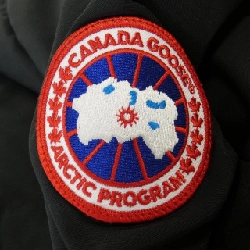 【Khuyến mãi】Áo khoác lông vũ Canada Goose 638909