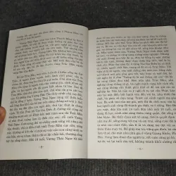 NHỮNG NGƯỜI ĐÀN BÀ TRONG GIA TỘC HỌ TƯỞNG 991084