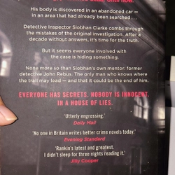 IN A HOUSE OF LIES - IAN RANKIN (Number one Bestseller) 524788
