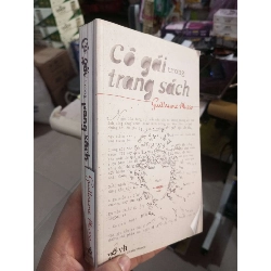 Cô Gái Trong Trang Sách - Guillaume Musso 2014 mới 90% ố nhẹ Sách văn học HCM1004