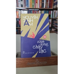 Giữa dòng chảy lạc -Nguyễn Danh Lam - NXB Trẻ 2015- Sách lưu kho chưa qua sử dụng, có ố