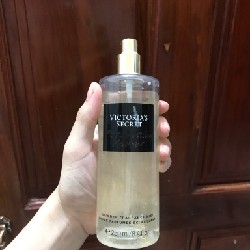 Body mist có nhũ còn 80% chai. Thơm ngọt bám mùi 4-6tiếng  8383