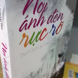 nơi ánh đèn rực rỡ