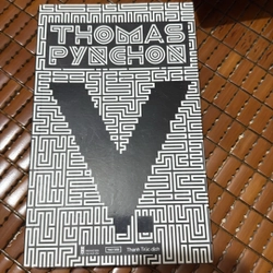 V - Thomas Pynchon