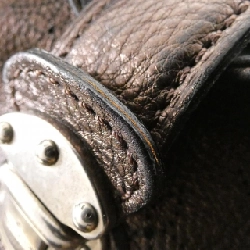 Túi xách vai Louis Vuitton Mahina XL M95714 611931