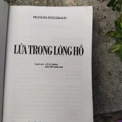 Lửa trong lòng hồ của Frances Fitzgerald  1032077