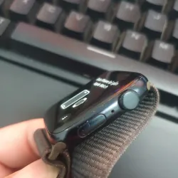 Thiết bị đeo smartwatch Apple Watch Series SE 2024 dây vải chính hãng màu xanh 696102