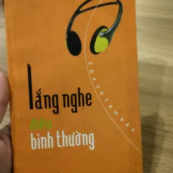 sách "Lắng nghe điều bình thường" do Báo Tuổi Trẻ và Nhà xuất bản Trẻ phát hành