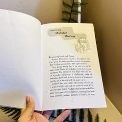 [Sách tiếng Anh 2hand] Like new 90% - The Case of the Gasping Garbage - Michele Torrey 495463