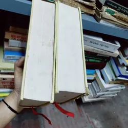 Tranh luận văn nghệ  604664