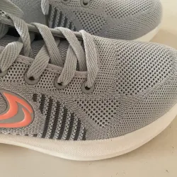 Giày thể thao nữ : Mới - chưa từng  mang ra ngoài - nhẹ  màu xám size 37 720351