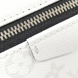 Ba lô Louis Vuitton Taiga Lama Discovery PM M30953 610882