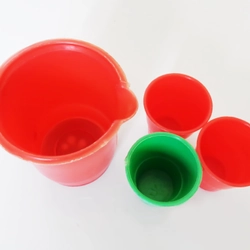 Lô ca đựng nước & cốc nhựa mini trong bộ chơi đồ hàng xưa phiên bản tuổi thơ 9x 454968
