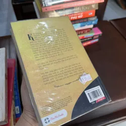 Suit đen và giày cao gót – Phạm Anh Thư (sách tản văn hiện đại)- K2 999796