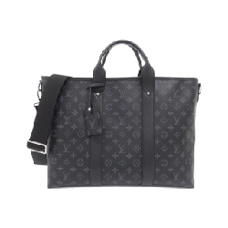 Túi xách cuối tuần Taiga Lama M30937 của Louis Vuitton