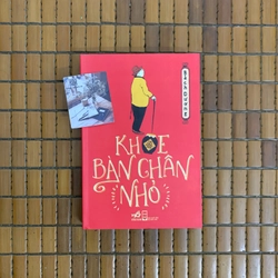 Khoe bàn chân nhỏ (Người Trung Quốc xấu xí)