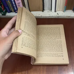 II Sách Xưa, Tiểu Thuyết Trinh Thám: Con Kỳ Nhông - MORRIS WEST - 1988 590495
