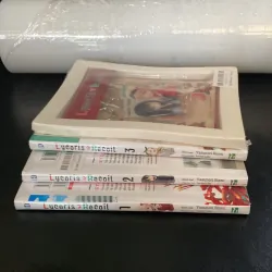 truyện tranh Lycoris Recoil (tập 1, 2, 3) cùng với một vật phẩm sưu t