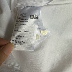 Sơmi Uniqlo size S trắng sáng ạ, mình chụp cam thường dưới đèn vàng. 158635