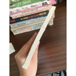 Truyện kể về các vương phi hoàng hậu nhà Nguyễn – Nhiều tác giả