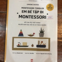 Em bé tập đi Montessori