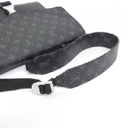 Túi đeo chéo Louis Vuitton Taiga Lama M30746 - Hàng hiệu Chính hãng 769760