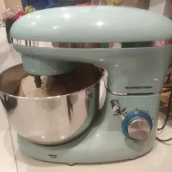 Máy trộn bột Gourmetmaxx màu xanh bạc chân đế chắc chắn