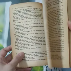 [MIỄN PHÍ BỌC SÁCH] [XƯA] Postmortem (1994) - Patricia Cornwell 1027583