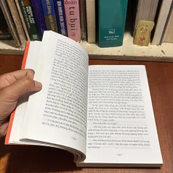 [Ruột Sách Có Gạch Và Note Bằng Bút Chì] - Tiểu Thuyết, Trinh Thám, Kinh Dị: Trại Hoa Đỏ 927231