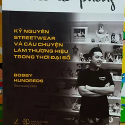 Sách KHÔNG CHỈ LÀ CHIẾC ÁO PHÔNG 