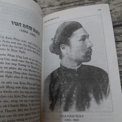 NHÀ NGUYỄN Chín Chúa Mười ba Vua- Tg Phi Long . Bản in 2003 Nxb Đà Nẵng 781265