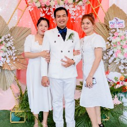Váy trắng khóa trước hoa xốp nổi 11106