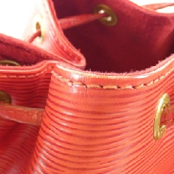 Túi đeo vai Louis Vuitton Epi Noé M44007 613416