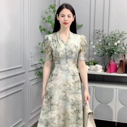 Váy lụa mềm SIZE L, cổ chữ V thoáng, 2 lớp lót. New 100%, nguyên mác 193993