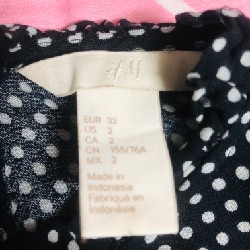 Váy CHẤM BI HM  dáng xuông, size S made in Indonesia lưng xẻ sexy MẶC 1 lần  22137