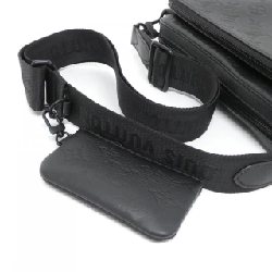 Túi đeo chéo Louis Vuitton Monogram Shadow Trio M46602 610422