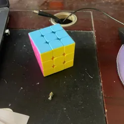 Rubik cho bé rèn luyện chí thông minh, tư duy tốt hơn 1040616