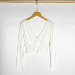 Áo Thun Hiệu Hàn , vạt chéo , viền cổ mix ren , form Croptop
Size s