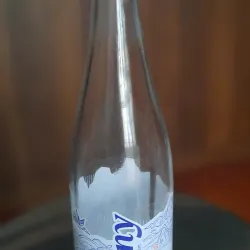 vỏ chai nước suối thủy tinh cao cấp với thiết kế sang trọng, lịch sự 1024368