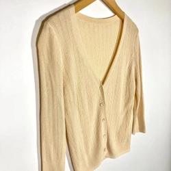 Áo Mongtoghi Hàn Cài Khuy chất mềm mai co giãn thoải mái
Size S M
 452622