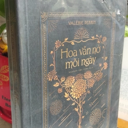 HOA VẪN NỞ MỖI NGÀY - Valérie Perrin 199041