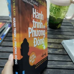Hành trình về Phương Đông" (tên tiếng Anh: Journey to the East). 

BÌA CỨNG 703722