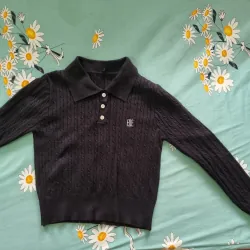 Áo len , cổ bẻ , size 45 kg - 50 kg , màu đen 992503