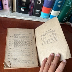 [Sách Xưa] - II Tựa sách: Niên Biểu Việt Nam - Vụ Bảo Tồn Bảo Tàng - 1984 526167