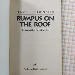 RUMPUS ON THE ROOF - Hazel Townson Minh họa: David McKee 750332
